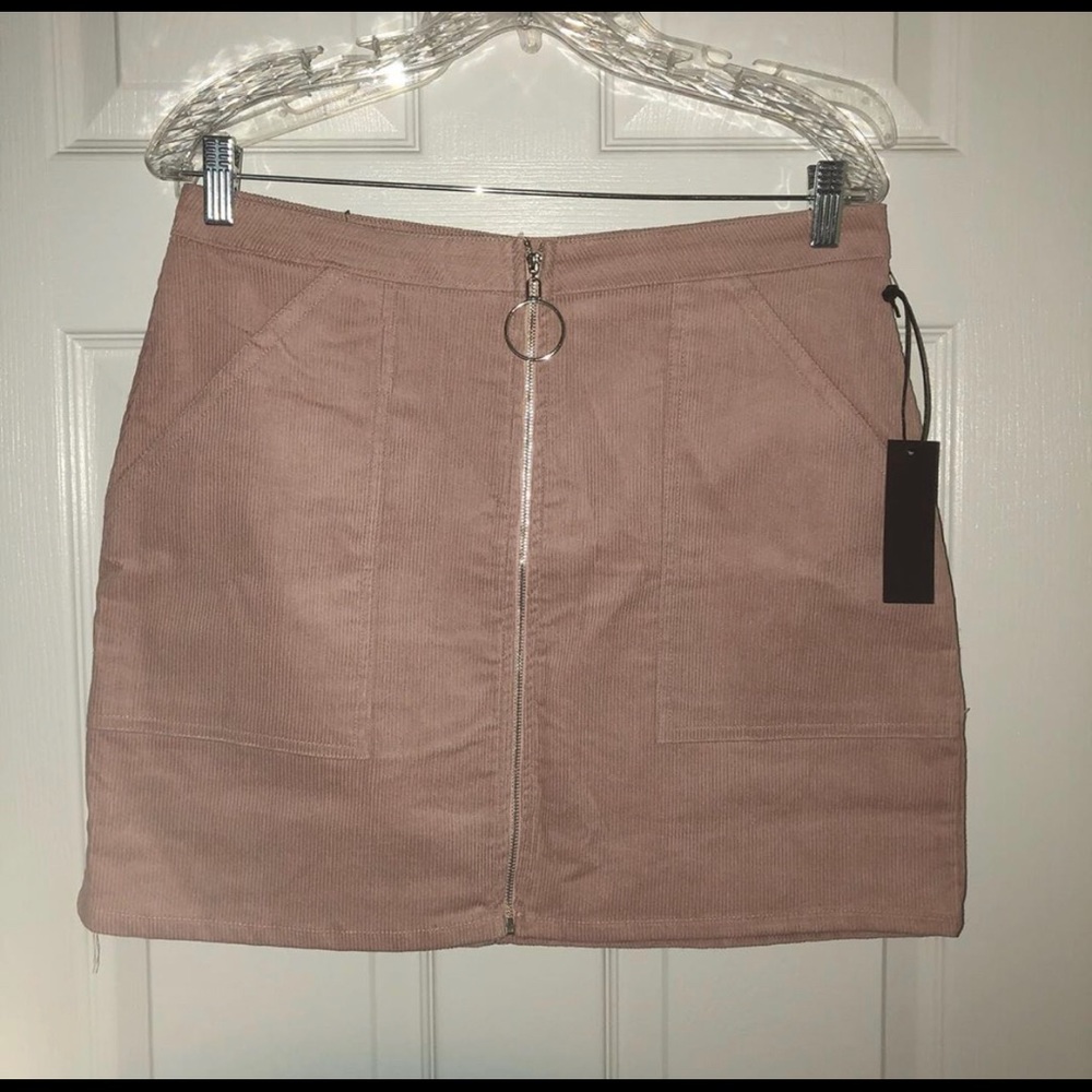 Super cute light pink skirt!